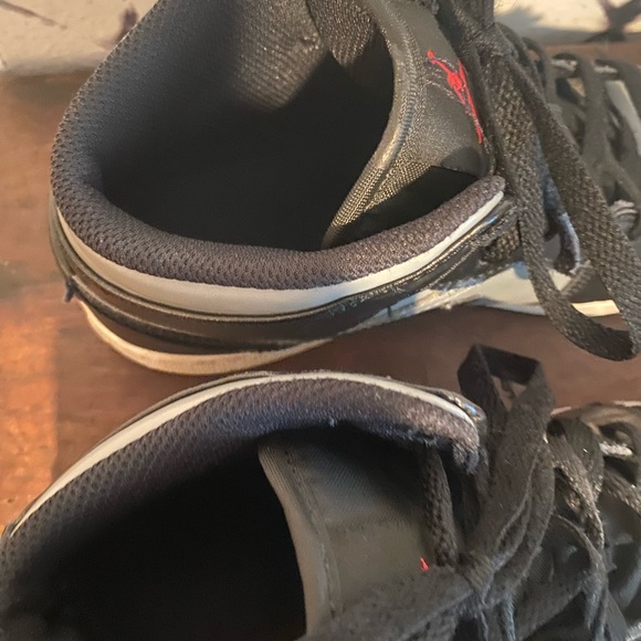 Jordan 1 Mid Basketball Shoe - Picture 6 of 12